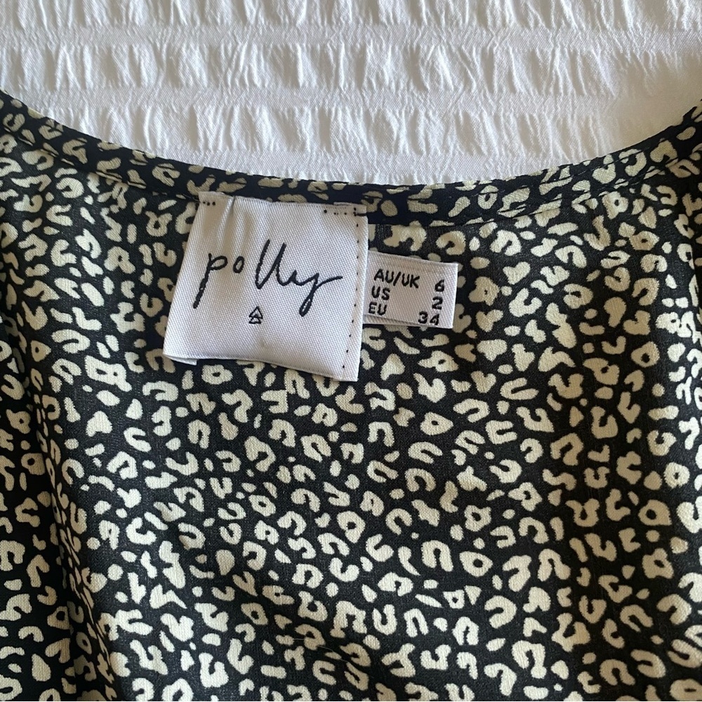 Princess Polly plunge neck tie front blouse (New mood top) size 2 - Picture 7 of 10